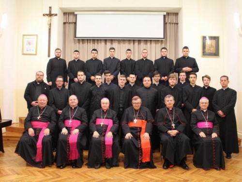 Biskupi pozivaju bh. političare da prestanu strašiti ljude i vrate se dijalogu