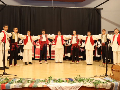 FOTO: Večer folklora u Prozoru: HKUD-ovi ''Rama'' i ''fra Petar Bakula'' oduševili publiku