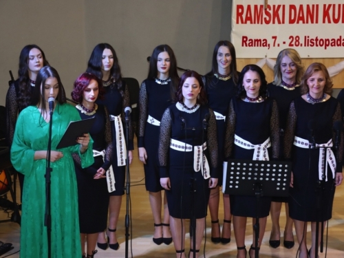 FOTO/VIDEO: Večer etno pjesme u Prozoru