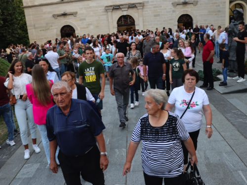 FOTO: U župi Rama-Šćit započela trodnevnica, prvašići darovani prigodnim darovima