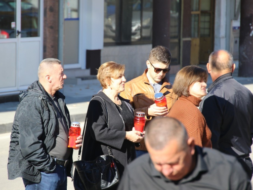 FOTO: Povodom Svih svetih u Prozoru zapaljene svijeće za poginule i preminule branitelje