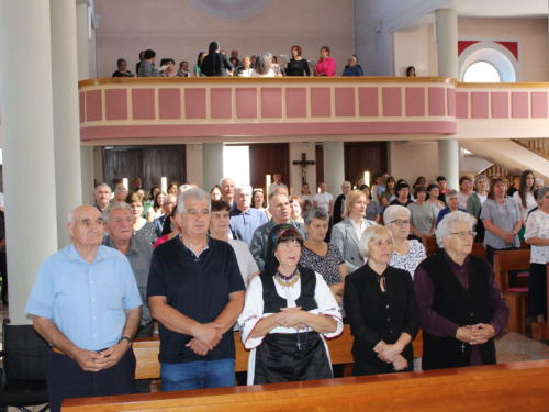 FOTO: Dan posvete crkve i duhovnih zvanja u župi Prozor