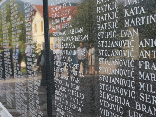 FOTO/VIDEO: Na Uzdolu obilježena 23. obljetnica stravičnog pokolja nad Hrvatima