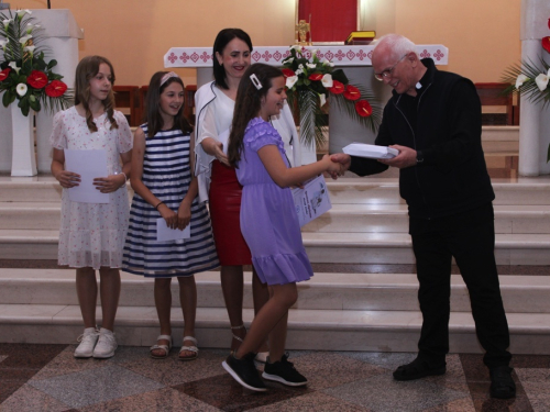 FOTO: U Prozoru održan dječji festival 'Djeca pjevaju Isusu'