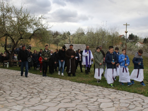 FOTO: Put križa kroz fratarski gaj na Šćitu