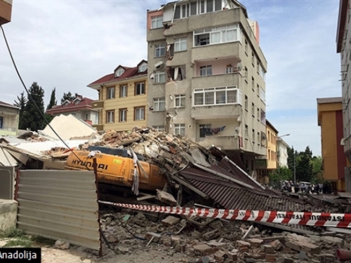U Istanbulu se urušila zgrada
