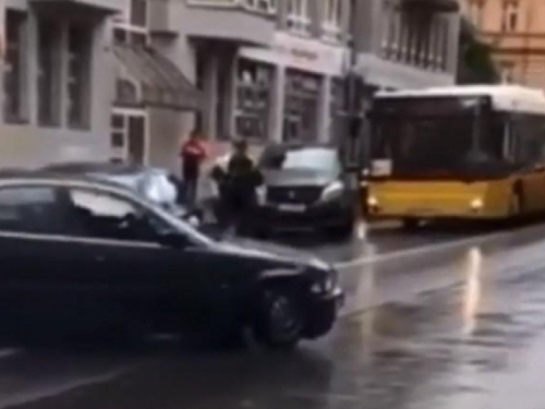 VIDEO| Srbijanac napravio haos u Berlinu: Bježao od policije, udarao druga vozila...