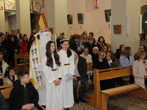 FOTO: Sv. Nikola i ove godine razveselio djecu u župi Rama-Šćit