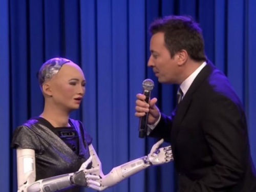Jimmy Fallon zapjevao karaoke s robotom