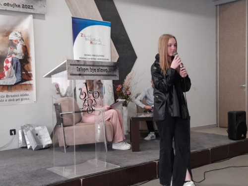 Ana Cvitanović osvojila drugo mjesto na županijskom natjecanju u recitiranju
