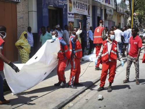 Teroristi napali hotel u Mogadishuu, uzeli taoce. Ubijeno 17 ljudi