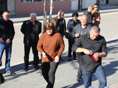 FOTO: Povodom Svih svetih u Prozoru zapaljene svijeće za poginule i preminule branitelje