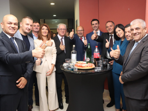 FOTO/VIDEO: HDZ BiH Rama održao centralni predizborni skup u Prozoru