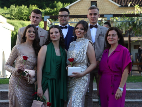 FOTO/VIDEO: Matura 2024. - Defile mladosti na ulicama Prozora