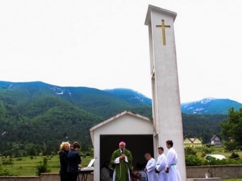 FOTO: Blagoslov gradilišta i kamena temeljca nove filijalne crkve na Risovcu