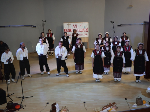 FOTO/VIDEO: Večer folklora u Prozoru