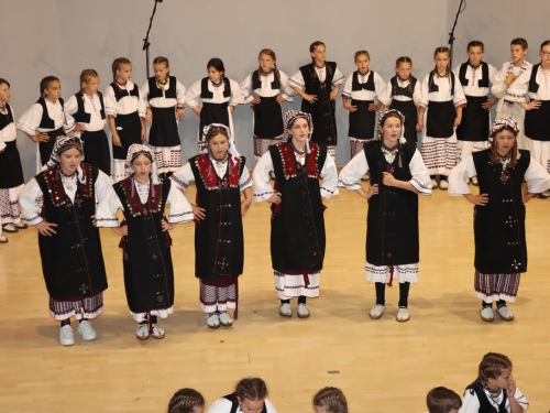 FOTO/VIDEO: Škola folklora u Prozoru koncertom predstavila svoj rad