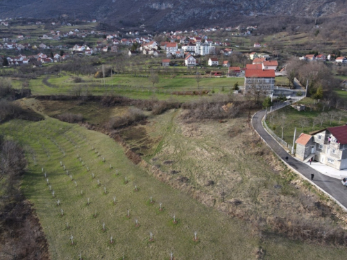 OGLAS: Prodaje se zemljište u blizini Ramskog jezera