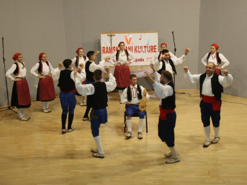 FOTO/VIDEO: Večer folklora u Prozoru