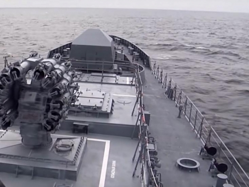 Ruska fregata naoružana tajnim halucinogenim oružjem prošla pored engleske obale