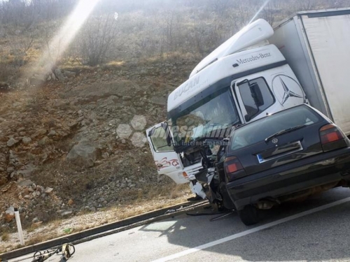 Prometna nesreća na Žovnici: Smrtno stradale dvije osobe