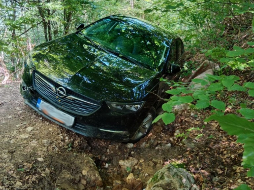 Kriva navigacija: Automobilom zaglavio na starom putu ispod Sovićkih vrata