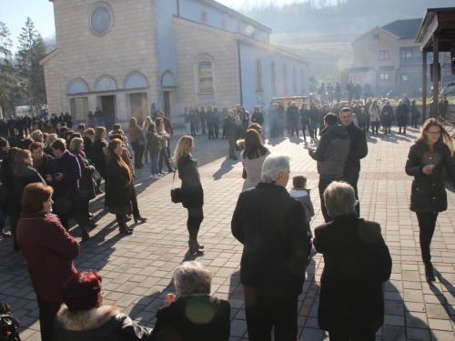 U Prozoru svečano otvoren Božićni sajam