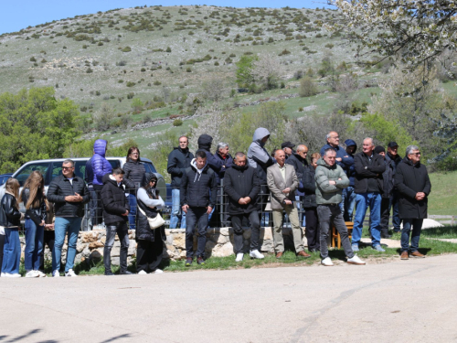 FOTO: Druženje Rumbočana i sv. misa na Zahumu