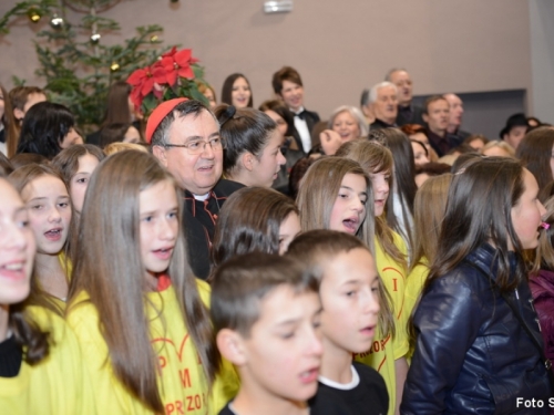 FOTO: Božićni koncert ramskih župa svojom nazočnošću uveličao i kardinal Puljić