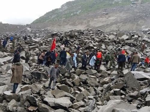 Najmanje 15 mrtvih i više od 120 nestalih u odronima tla u Kini