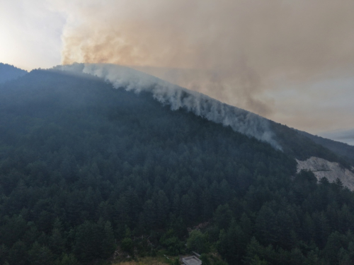 Požar u Rami i dalje gori: Helikopter OS BiH na terenu, iščekuje se pomoć kanadera iz Hrvatske