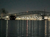 Teretni brod udario u most u Baltimoreu i srušio ga, više vozila palo u rijeku