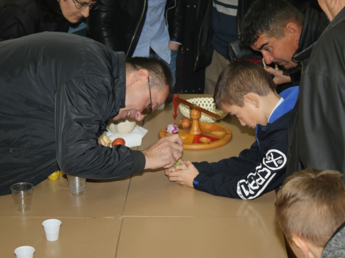 FOTO: Na Orašcu održan turnir u tucanju jaja