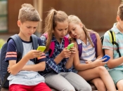 Trebaju li djeca koristiti mobitele? Evo što kažu stručnjaci