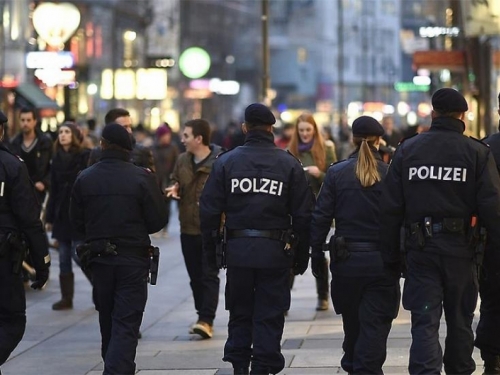 Slovenija predložila Austriji zajedničke policijske patrole na granici