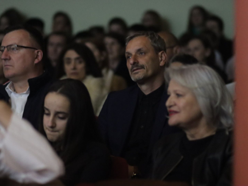 FOTO: U Prozoru predstavljena slikovnica Magdalene Jeličić ''Djed, dječak i računalo''