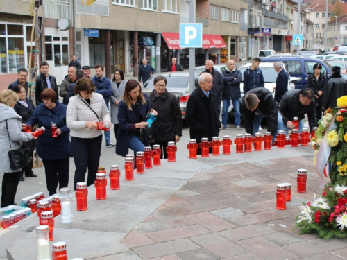 FOTO: Povodom Svih svetih u Prozoru zapaljene svijeće za poginule i preminule branitelje