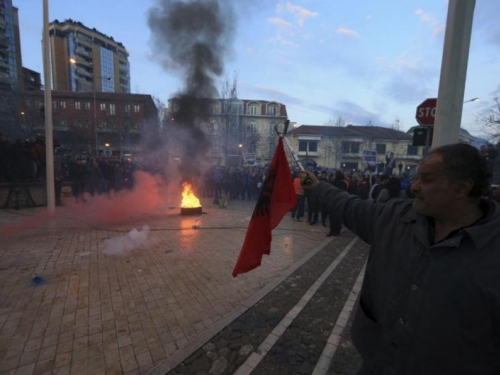 Prosvjedi opozicije u Tirani, traži se ostavka premijera Edija Rame
