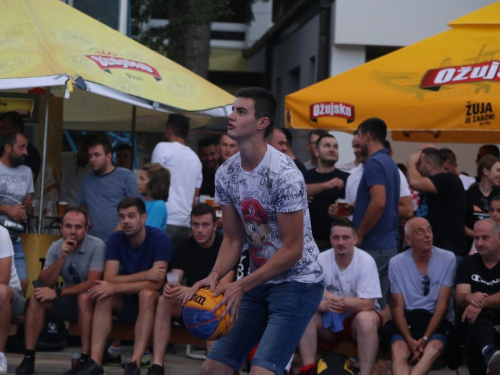 FOTO: Ekipa ''Makarska 3x3'' pobjednik 19. Streetball Rama 2021.