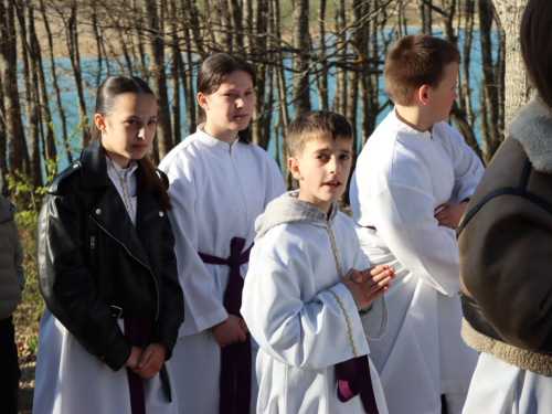 FOTO: Put križa kroz fratarski gaj na Šćitu
