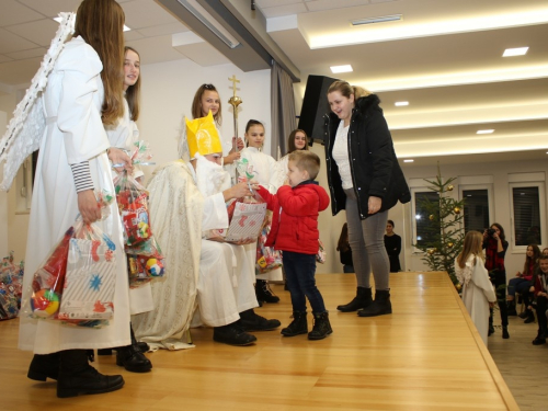 FOTO: Sv. Nikola razveselio mališane u Rumbocima