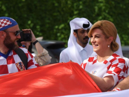 Kolinda na čelu navijačke kolone: "Pobijedit ćemo!"