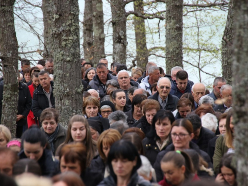 FOTO: Put križa kroz fratarski gaj na Šćitu