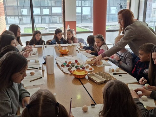 U Prozoru održana uskrsna radionica šaranja jaja voskom