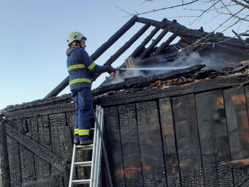 Požar zahvatio kuću u Šujici