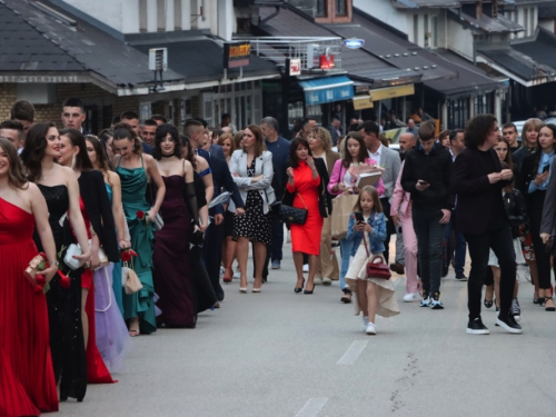 FOTO/VIDEO: Matura 2023. - Defile mladosti na ulicama Prozora