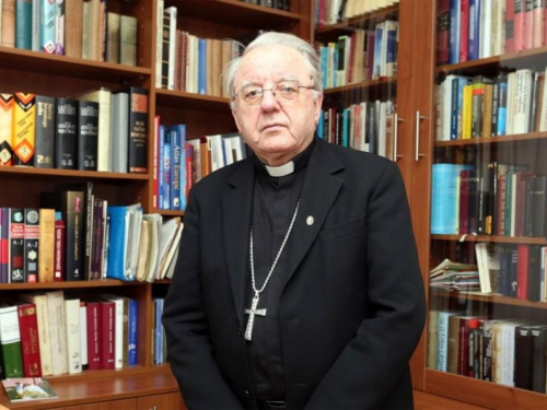 Od covida-19 umro umirovljeni biskup Mile Bogović