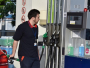 Uvijek treba dotaknuti automobil prije točenja benzina