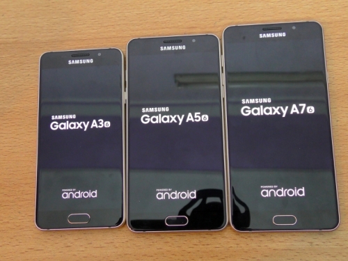 Samsung predstavio tri nova smartphonea