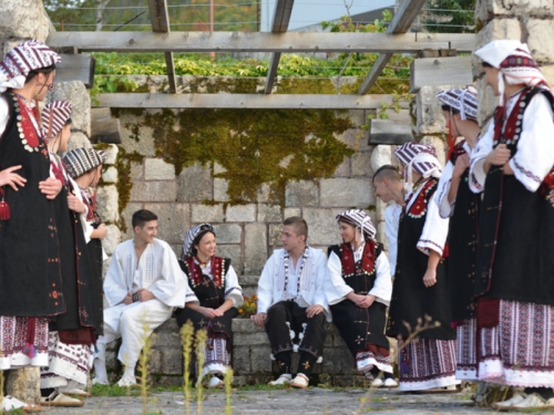 FOTO: Čuvarice snimaju spot za pjesmu 'Opadaj lišće'